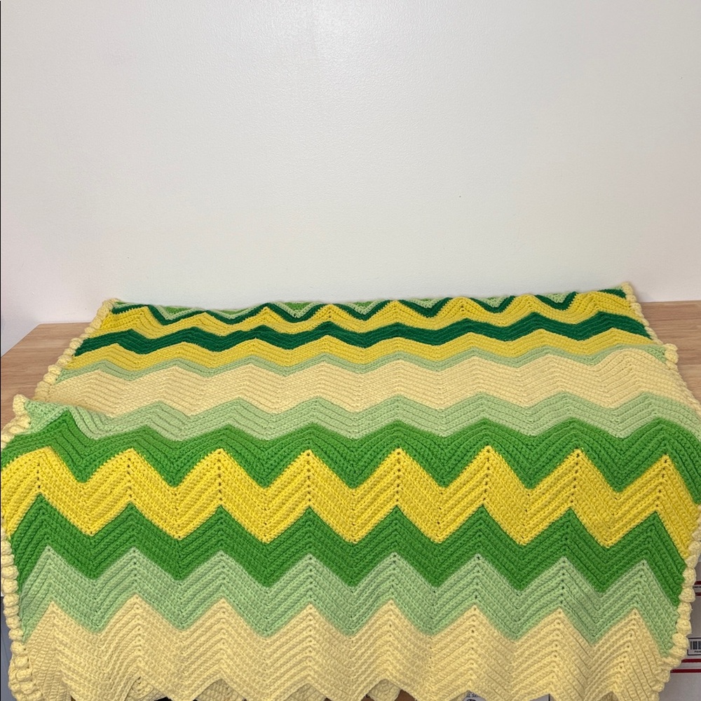 Chevron Patterned Throw Blanket in Green and Yellow - Picture 9 of 14
